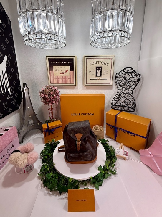 EPIC LOUS VUITTON MONOGRAM MM BACKPACK! main image 10
